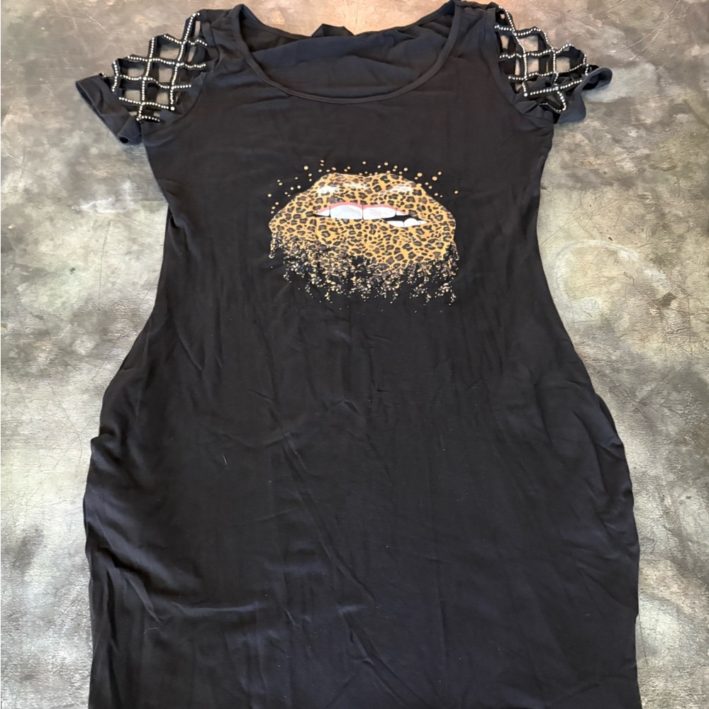 NWOT, Chicme, black dress with lips, large, E28